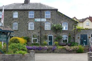 Pensione Cedars Guesthouse