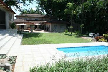 پانسیون Elegant Lodge & Conference Center