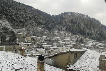 پانسیون Guesthouse Alvaro Kadiu