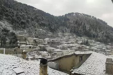 ペンション Guesthouse Alvaro Kadiu