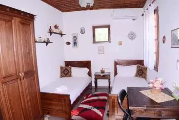 پانسیون Guesthouse Alvaro Kadiu