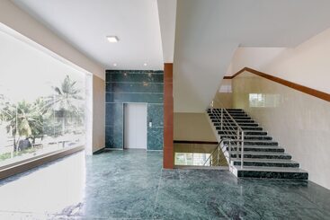 Hotelli Capital O 22212 J K Golden Embassy