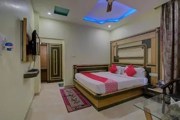 Hotel Capital O 30264 Shree International
