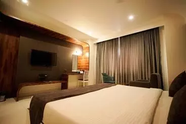 Hotel Cliff Embassy Banquet And Suites