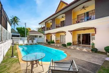 Hotel Chernin Apartment Suites