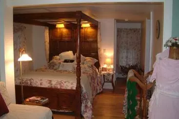 Truman Gillet House B & B