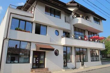 Pension (Hôtel basse catégorie) Guest House & Bistro Lefterova