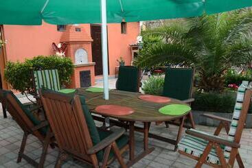 پانسیون Nikas Guest House