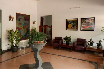 Oyo 517 Hotel Arjuna Lawang