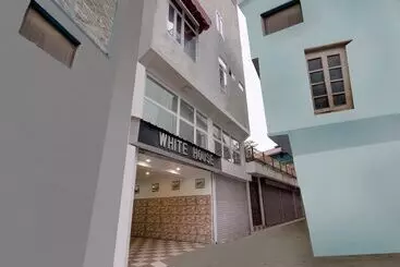 Oyo 26837 Hotel White House