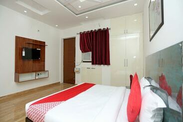 Hotell Oyo 26625 Bleu Ville Prime