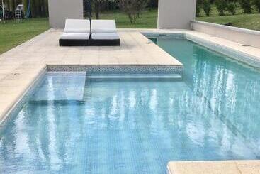 تختخواب و صبحانه La Aguada