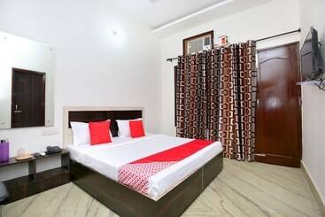Hotel Oyo 24666 Samar Residency