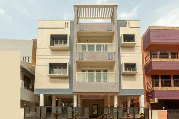 Hotel Oyo 23081 Little Stay Service Apartments