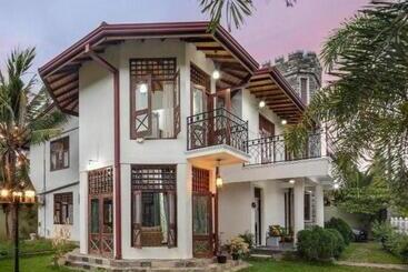 Majatalo Castle Colombo