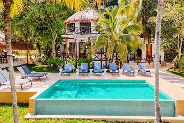 Azulea Bacalar Hotel & Spa Lagoon Front