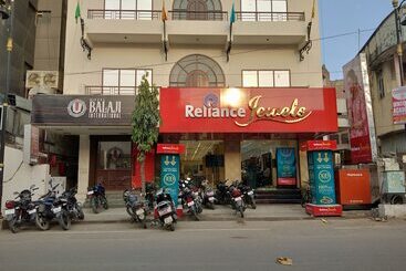 Hotel R B International