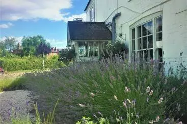 تختخواب و صبحانه The Bell Inn