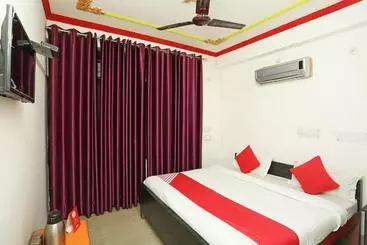 Hotel Oyo 17329 R K
