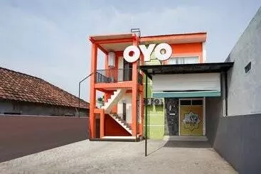 ホテル O Mata Air Juanda Airport