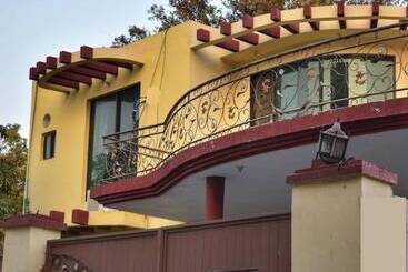 Pensione Aimys Villa Guest House