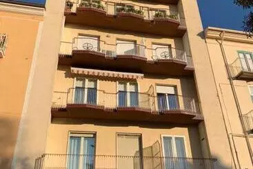 تختخواب و صبحانه Mixage Living