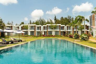 Resort Saint Simeon Beach Residence