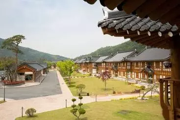 Hotel Jeonju Wangyijimil Hanok