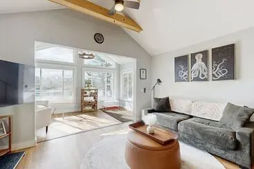 Charming Cottage With A Spacious Deck Overlooking The Megunticook River