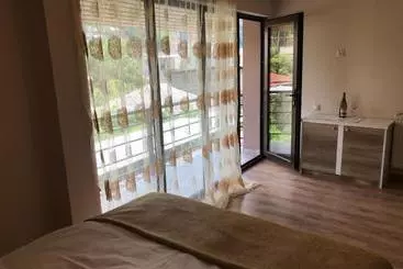 پانسیون Sunny Days Borjomi