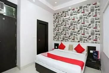 Oyo 13576 Hotel Residency