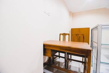 Pensiune Reddoorz Plus @ Pogung Raya