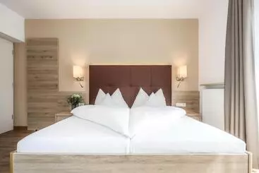 Hotel Lingers Suites & Residence