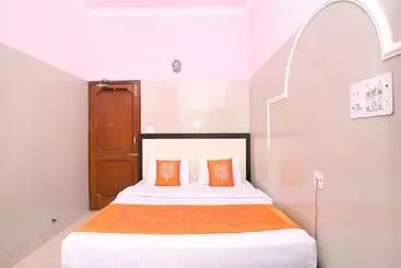Oyo 11417 Hotel Lotus