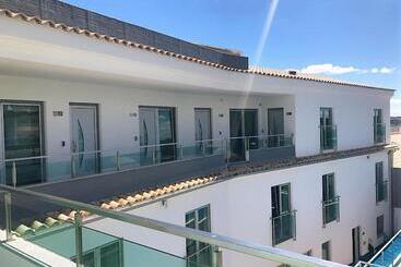 پانسیون Peralux