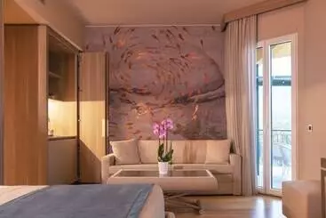 Aparthotel Miramare Suites