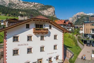 Apartments Restaurant Rusctlea