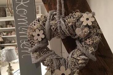 بنسيون White Cottage Garden