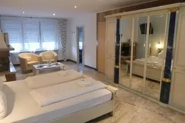 Majatalo Winzergasthof Zum Kellerstübchen