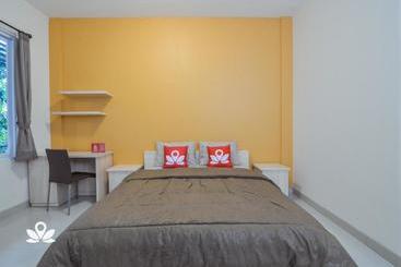 Pensionat Zen Rooms Kebagusan Raya 21