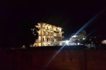Hotel Luxury Everest
