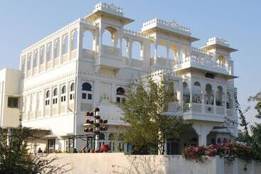 Pensione Gadh Ganesh Homestay