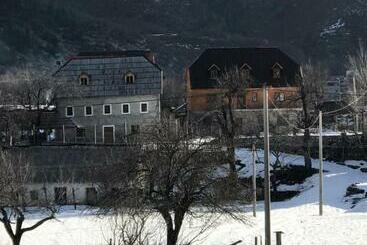 Pensiune Bujtina Leke Gerla