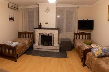 Pension (Hôtel basse catégorie) Guest House Hello