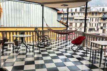 پانسیون Gurami Guest House 1