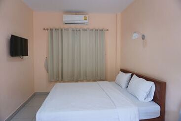 Jirasin Hotel & Apartment