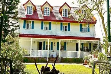 Pension (Hôtel basse catégorie) Madie S Place