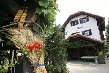 هتل Farm Stay Frank Ozmec Wine And Glamping Estate