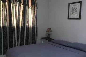 هتل آپارتمان Harbour Vista Inn