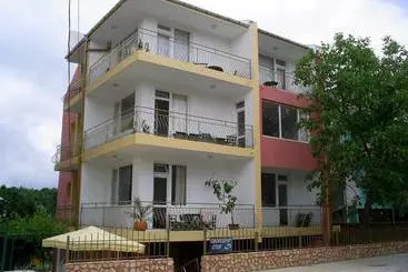 Pensione Kazlarov Guest House